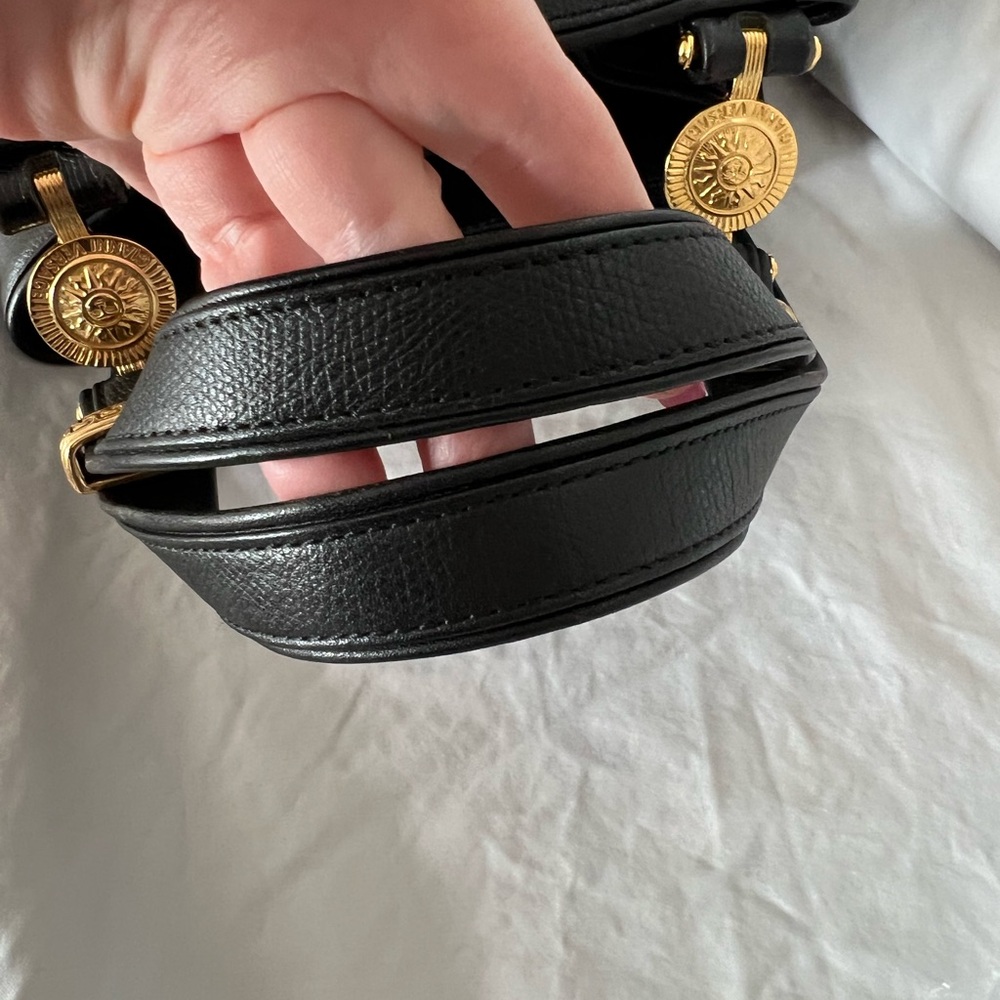 Authentic Vintage Gianni Versace blk leather bag with gold hardware - Picture 8 of 11